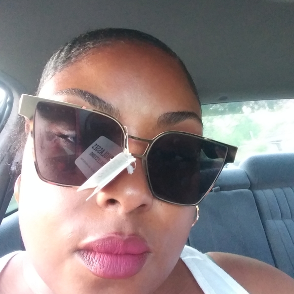 Sunglasses - Picture 4 of 7